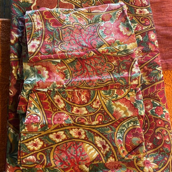 Pottery Barn Table Runner with 4 Matching Napkins – Paisley Floral Design - Picture 3 of 10